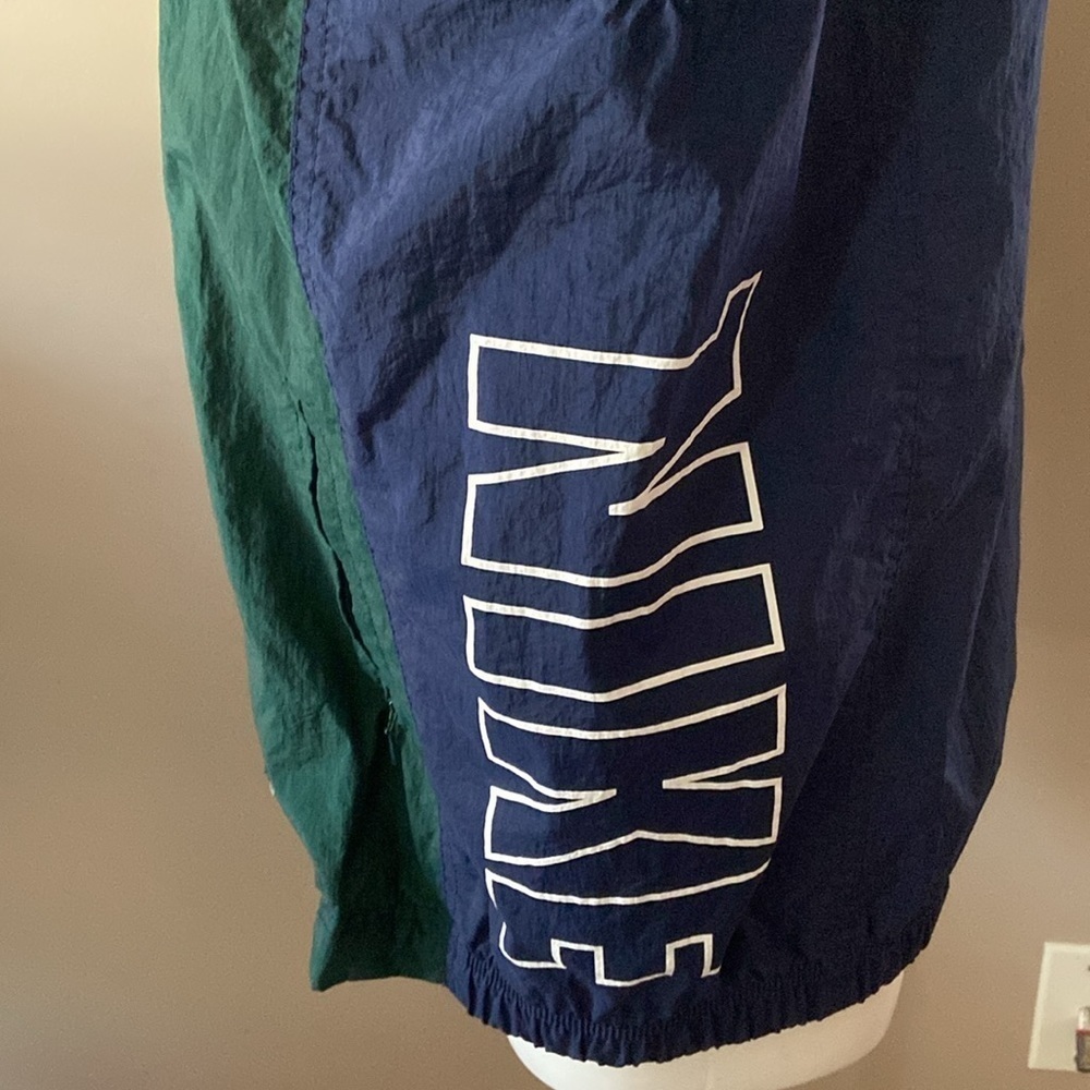 Vintage Nike Unisex Green and Navy Blue Windbreaker - Picture 5 of 6